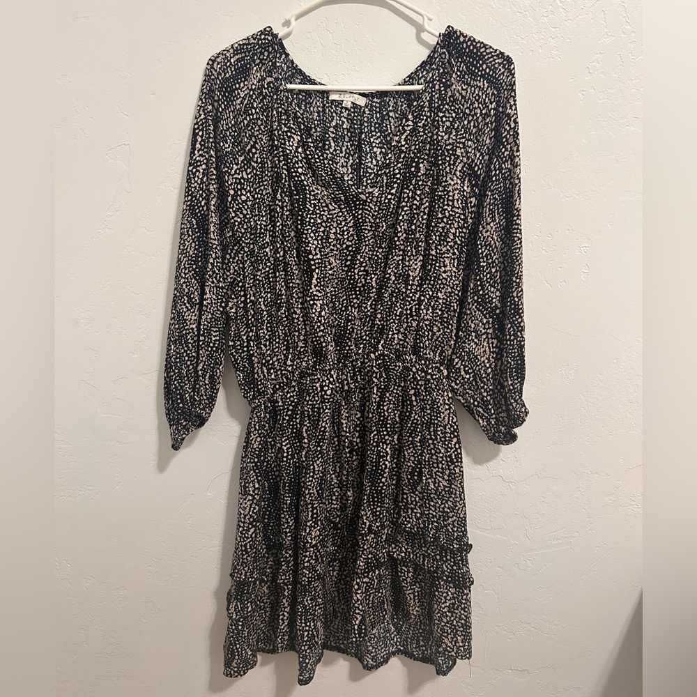 Zsupply Long Sleeved Flowy Beige Small Spots Flowy Short Dress